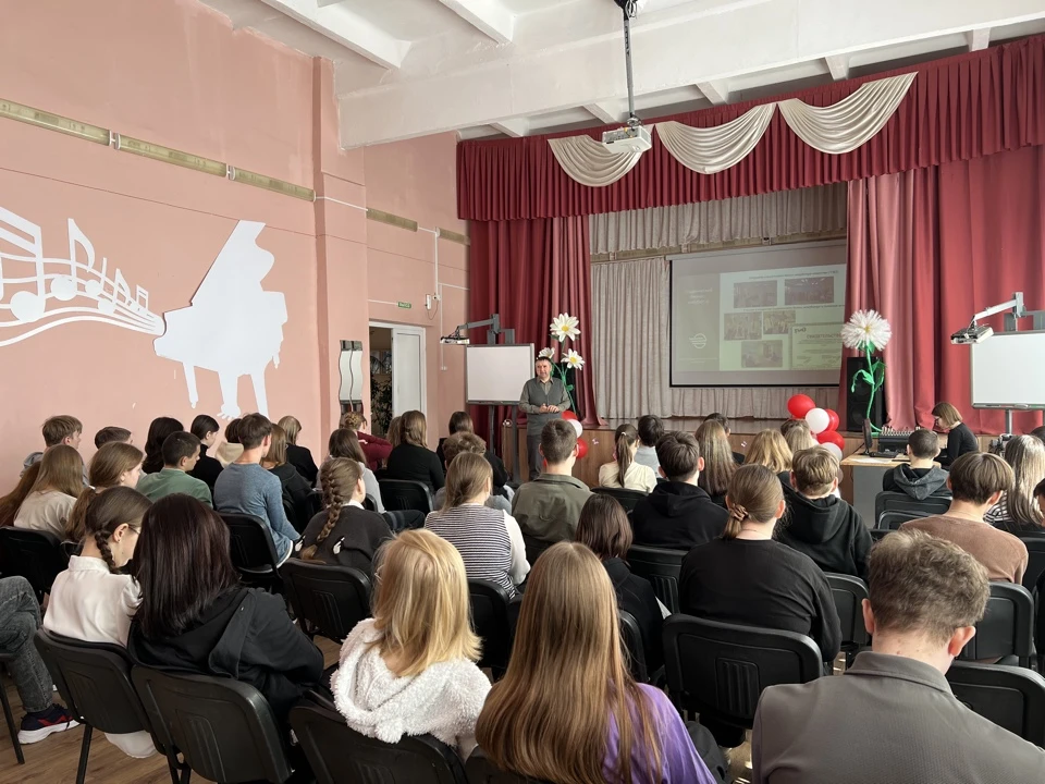 🚀 Профориентационная встреча со школьниками в п. Дальнее Константиново: помощь в выборе профессии  📍