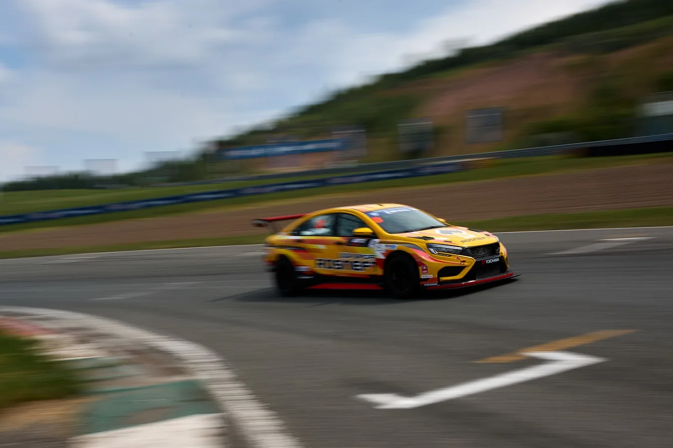 LADA SPORT ROSNEFT: ПЕРВАЯ НАГРАДА РОССИЙСКИХ КОЛЬЦЕВЫХ ГОНОК 2026

На автодроме «Казань Ринг» в сто