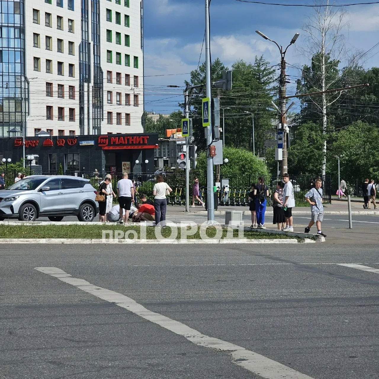 ⚡У цирка сбили человека на пешеходном переходе.

15 июня в Кирове рядом с остановкой Цирк на пешеход