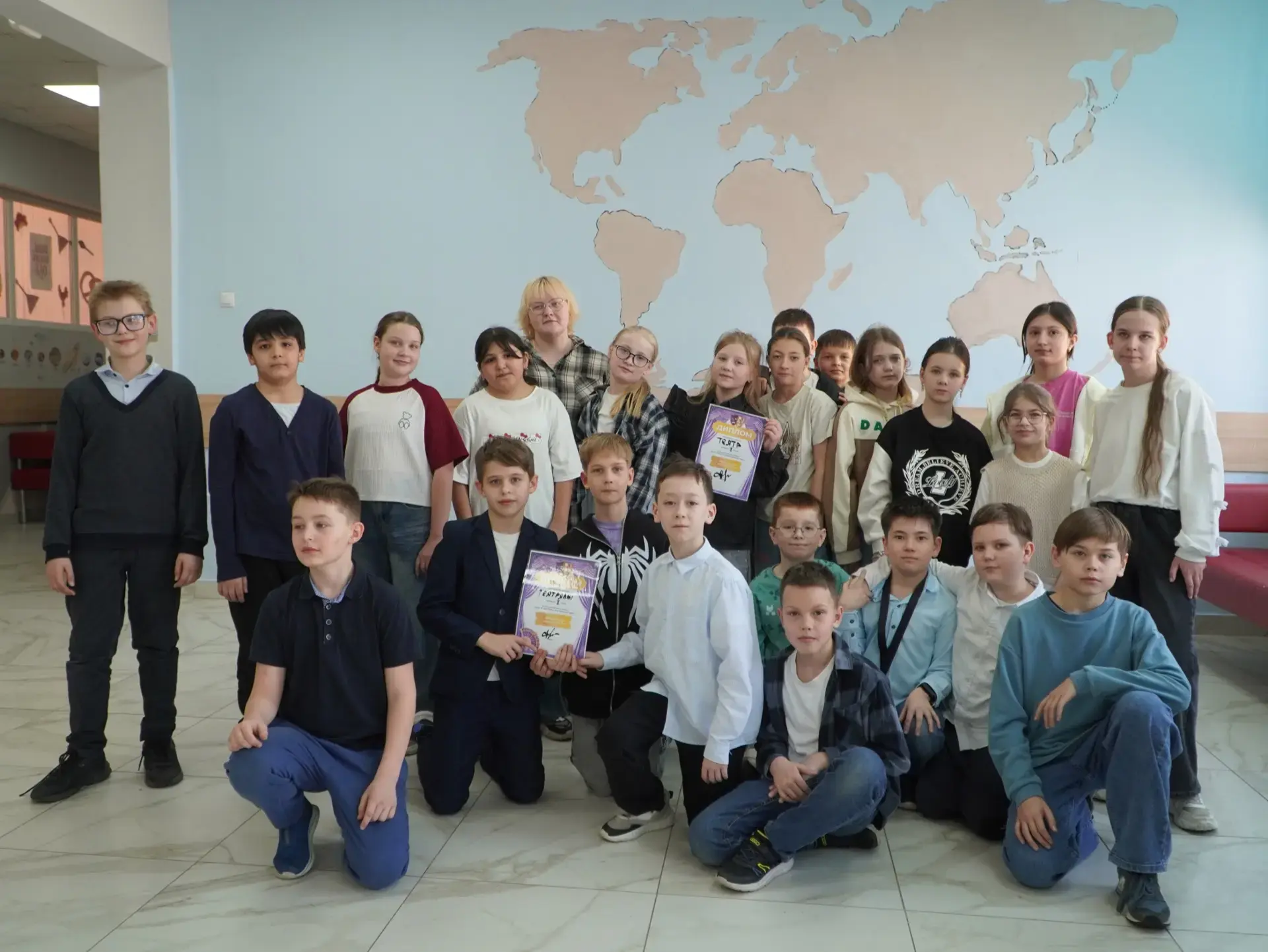 🎭 В рамках театральной недели в нашей школе прошла станционная игра-квест «Магия сцены»!  Ученики 4-