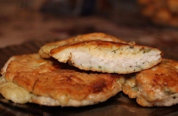 КУРИНЫЕ ОТБИВНЫЕ С СЫРОМ #завтрак #обед #ужин
@domashnie_receptiki
 
Ингредиенты:
 Куриная грудка — 
