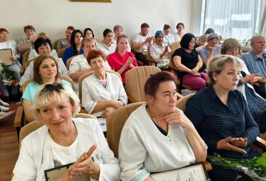 💐 В Малоярославце чествовали медиков в преддверии профессионального праздника

В актовом зале центр