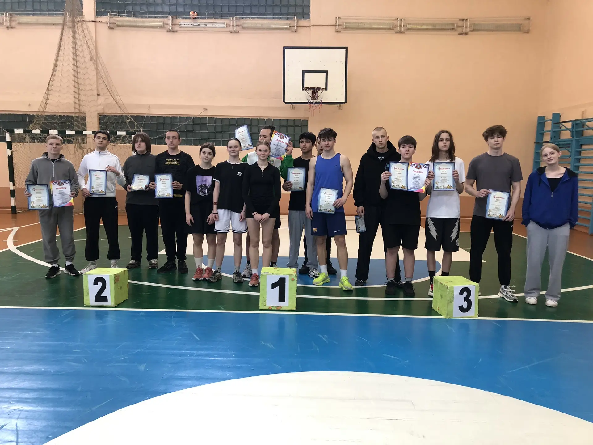 13 марта в спортивном зале МБОУ СОШ №3 прошли соревнования по баскетболу 3х3 в зачёт Сп...