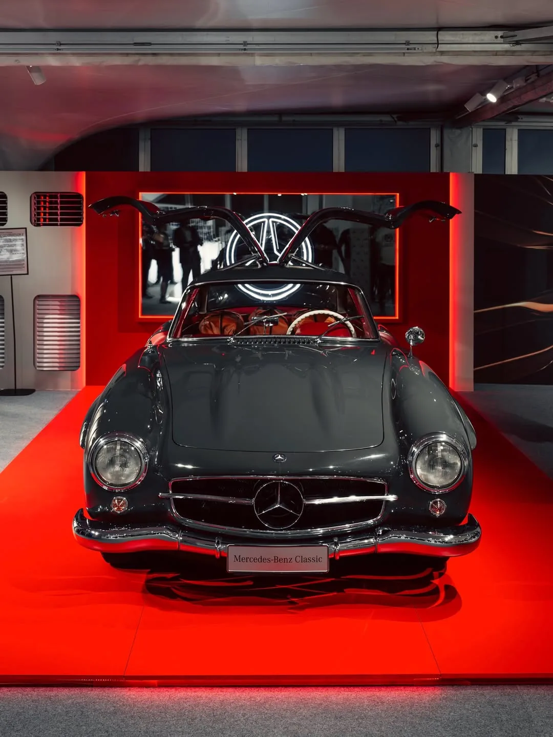 Mercedes‑Benz 300SL (W198) — один из самых знаковых и культовых спортивных автомобилей в истории. Ег
