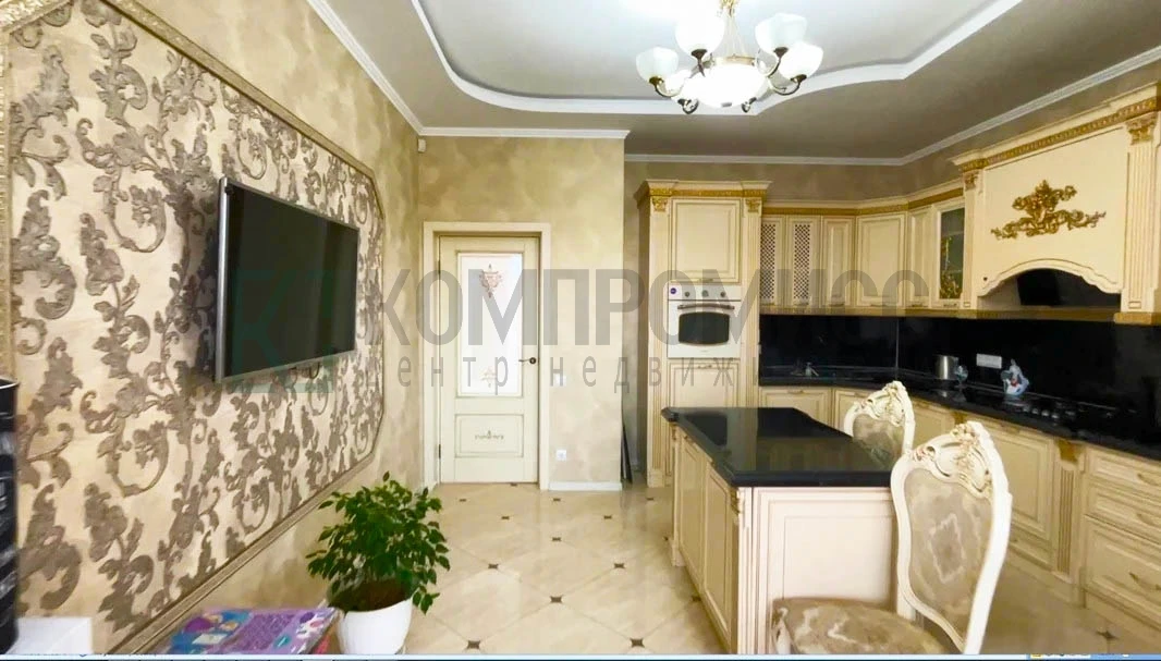 📍 Просторный кирпичный дом с большим садом    🏠 Дом:  ✅ 120 м², 3 спальни + кухня-гостиная  ✅ Тёплые