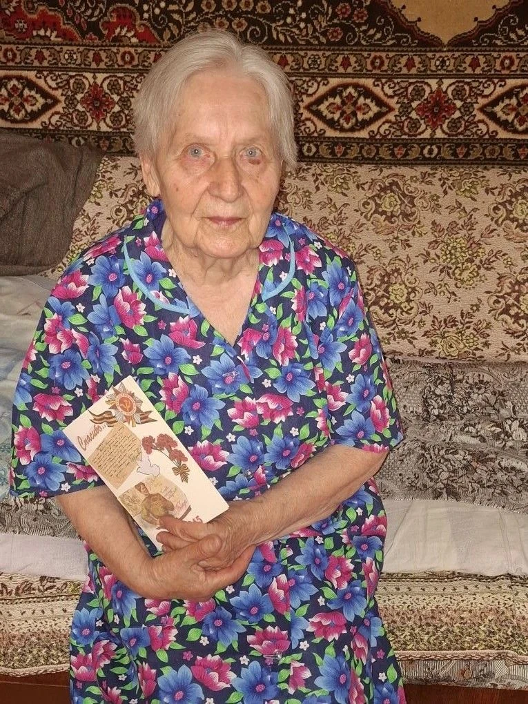 🌺🕊️ Пока жива память — жива связь поколений В День Победы советник директора по воспитанию Калинина 