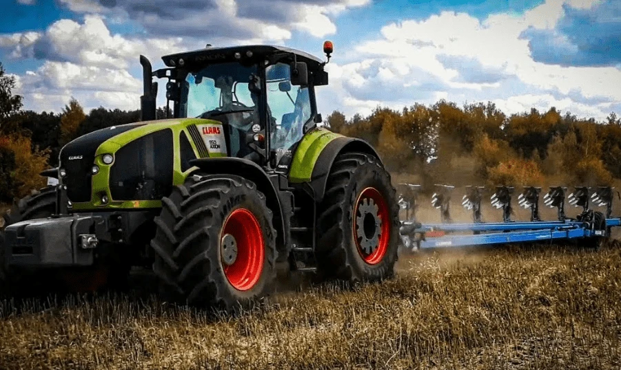 🚜 Российские аграрии обеспечены необходимыми объемами топлива для проведения сезонных полевых работ