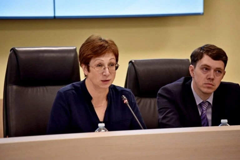 👩‍💼🗣️📰Начальница пресс-службы Белого дома после доноса на СМИ покидает свою должность