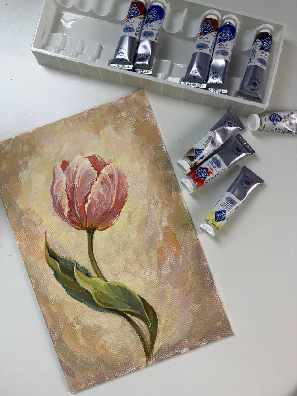 Поля розовых тюльпанов 🌷  Как же красиво и точно изобразили вы их акриловыми красками: прорисовали б