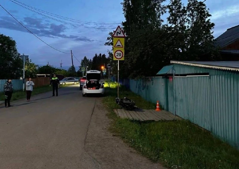 Школьница на скутере сбила 77-летнюю пенсионерку в Братском районе.

Накануне вечером в селе Покосно