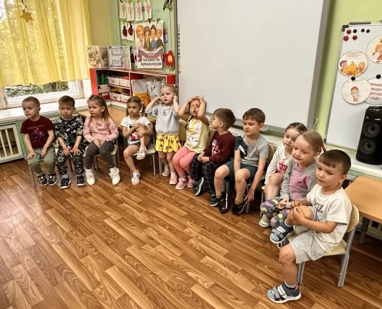 В группе  «Непоседы» прошёл тематический день, посвящённый безопасности летом.