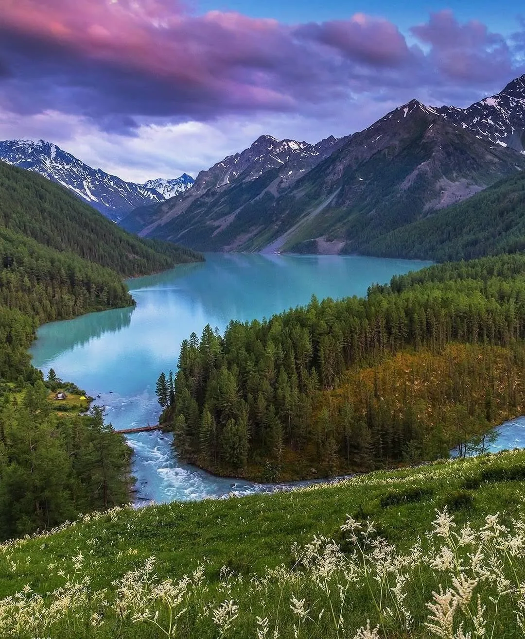 💧КУЧЕРЛИНСКОЕ ОЗЕРО

Одно из самых красивых и известных высокогорных озёр Горного Алтая. Его легко 
