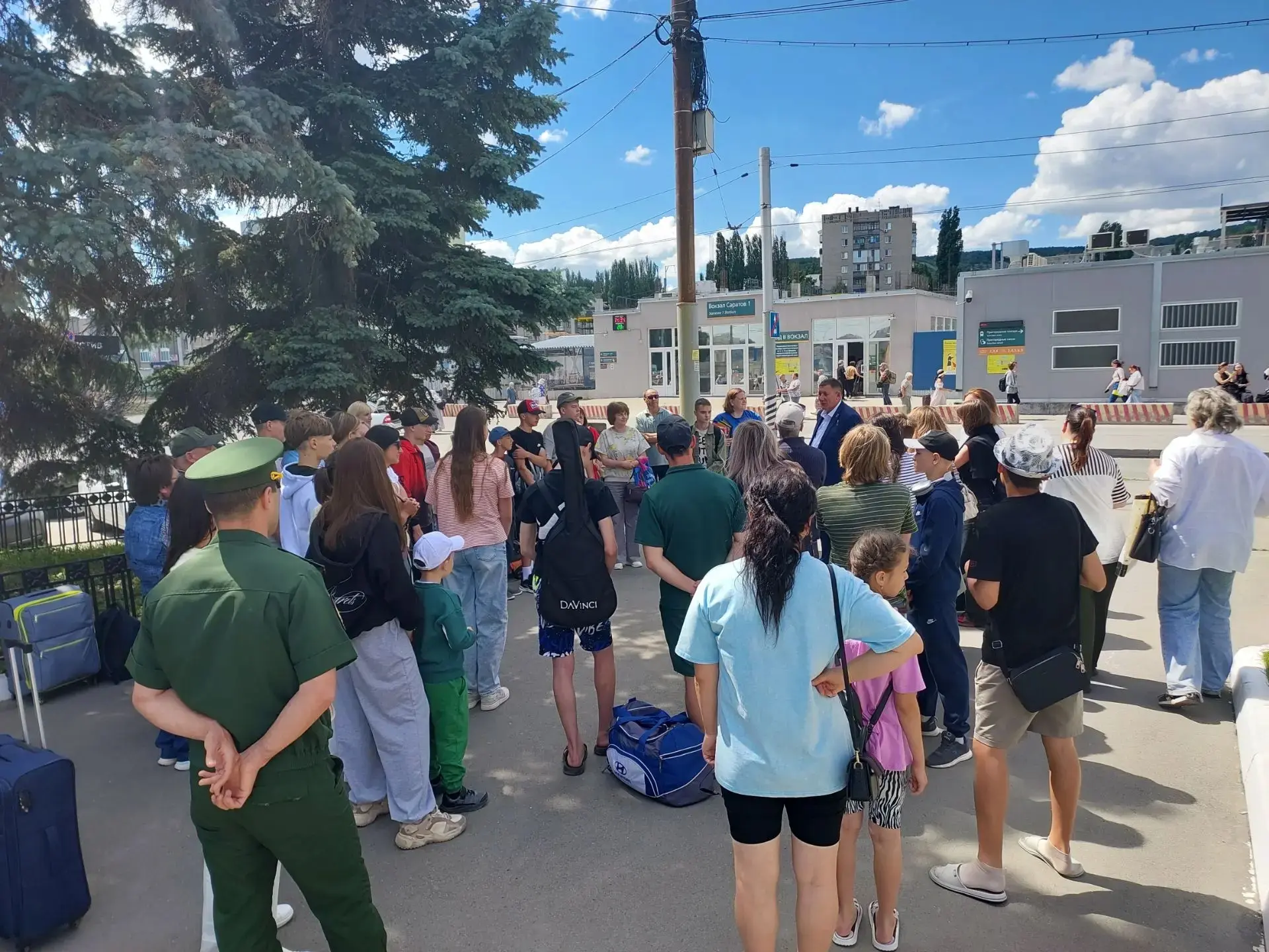 Команда школьников, удостоенных чести представлять Саратовскую область на историко-патриотических сб