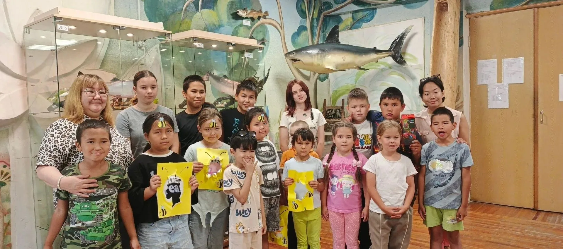 🐝 Назад в СССР и в гости к пчелам: как воспитанники лагеря провели день в Тигильском музее!        