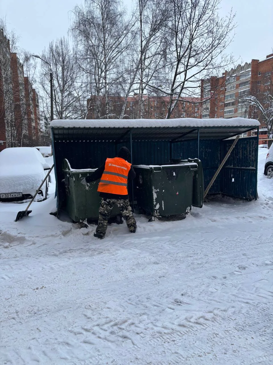 ❄️ Уборка снега в Советском районе — в усиленном режиме! 🚜  Дворники и специализированная техника До