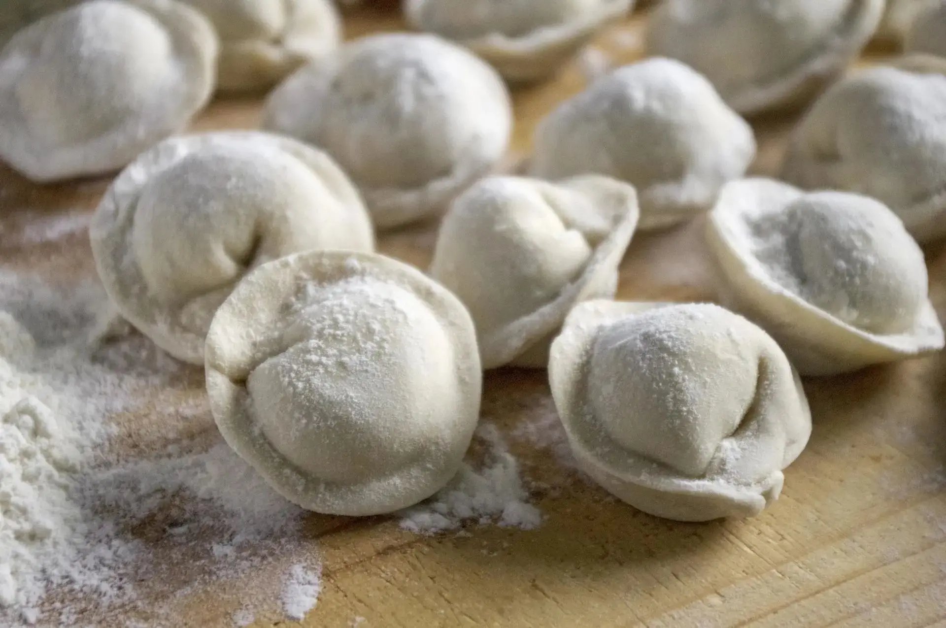 Пельмени одно из самых вкусных и быстрых блюд, если это качественный полуфабрикат.
