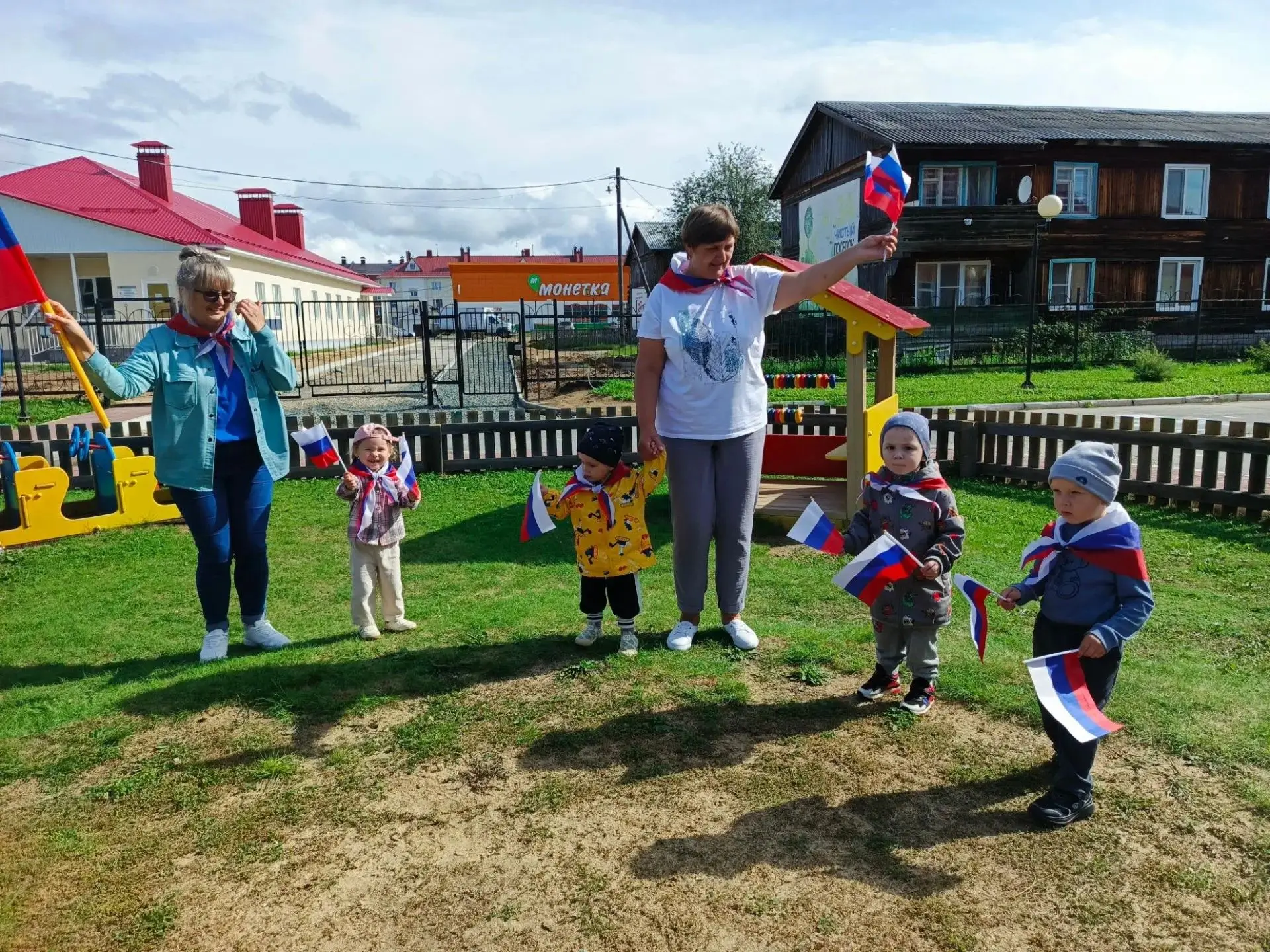 ☀️ Маленькие патриоты большой страны: малыши тоже отметили День флага! ❤️🤍💙