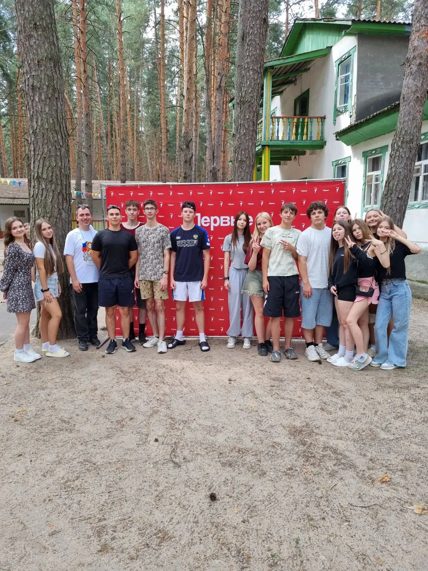 Тот самый звук — когда большой лагерь просыпается после смены заезда. В «Дружбе» снова ...