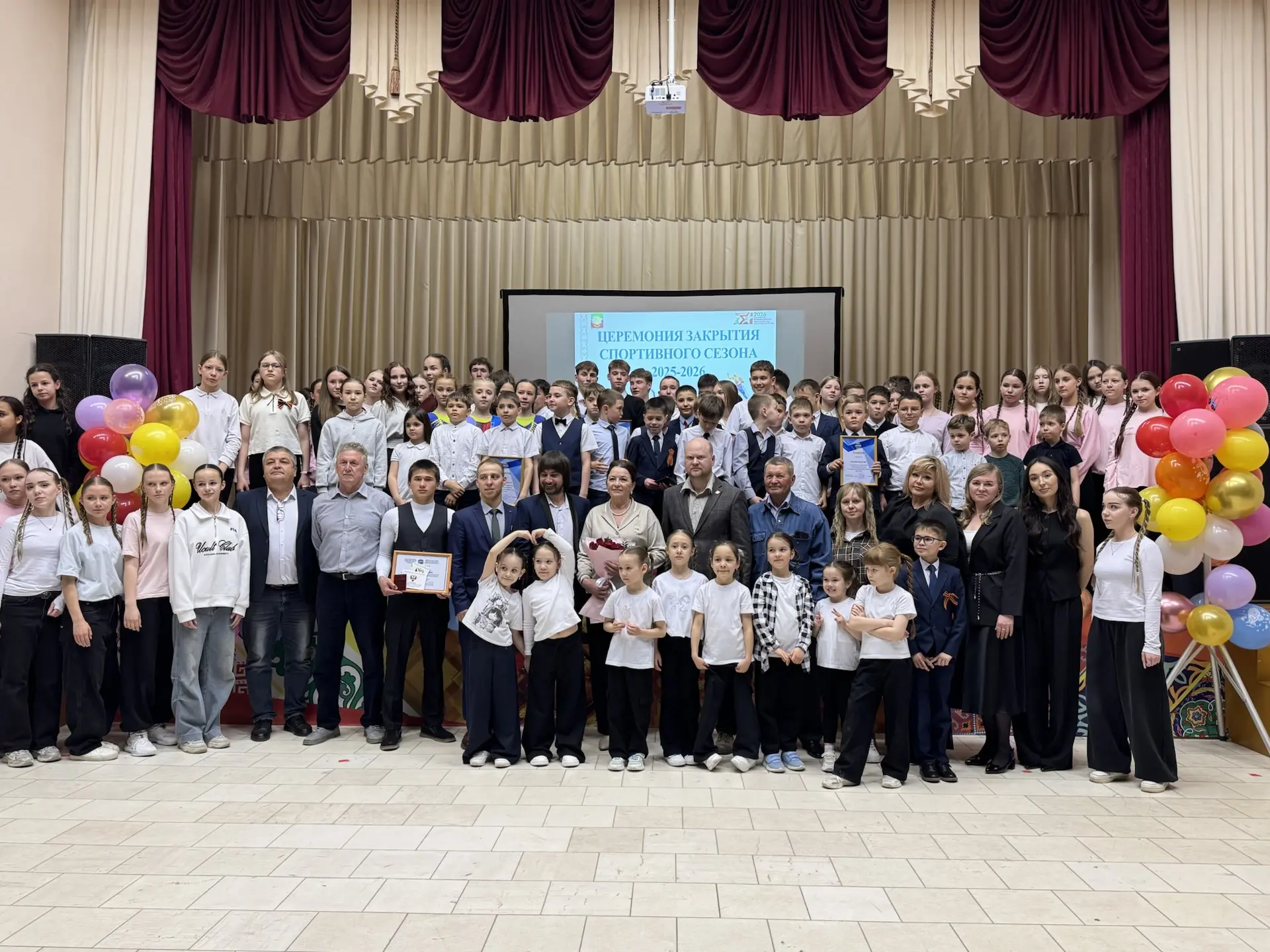 🏒 В Нурлате проводили во «взрослую жизнь» 20 выпускников спортшколы «Ледок»