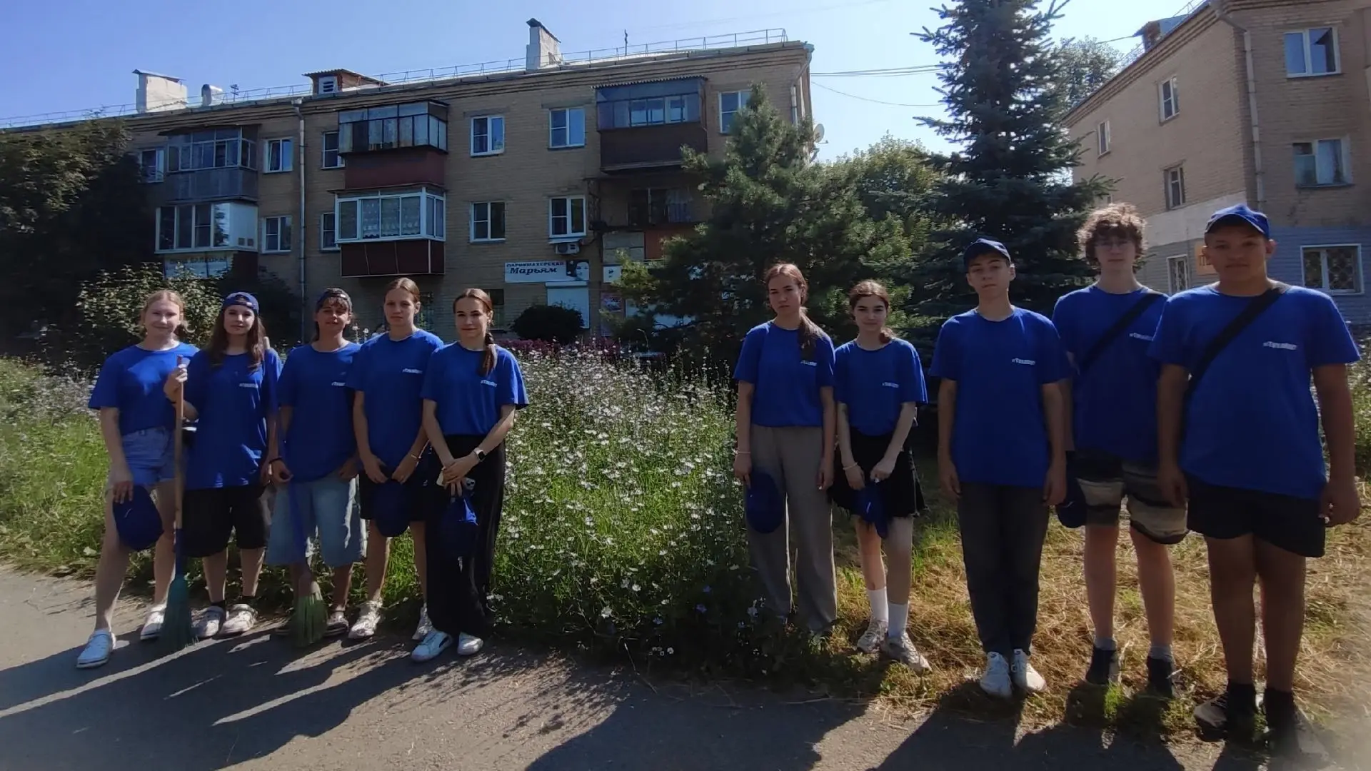 Снова в любимом сквере! 🌿🧹

28 июля трудовой отряд «Инициатива» в очередной раз навёл порядок на С