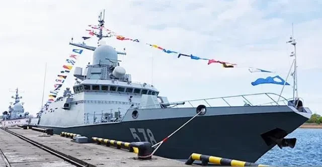 ⚓ ОСК представила экспортный малый ракетный корабль «Каракурт‑Э» ⛵ 
 
На Международном военно‑морско
