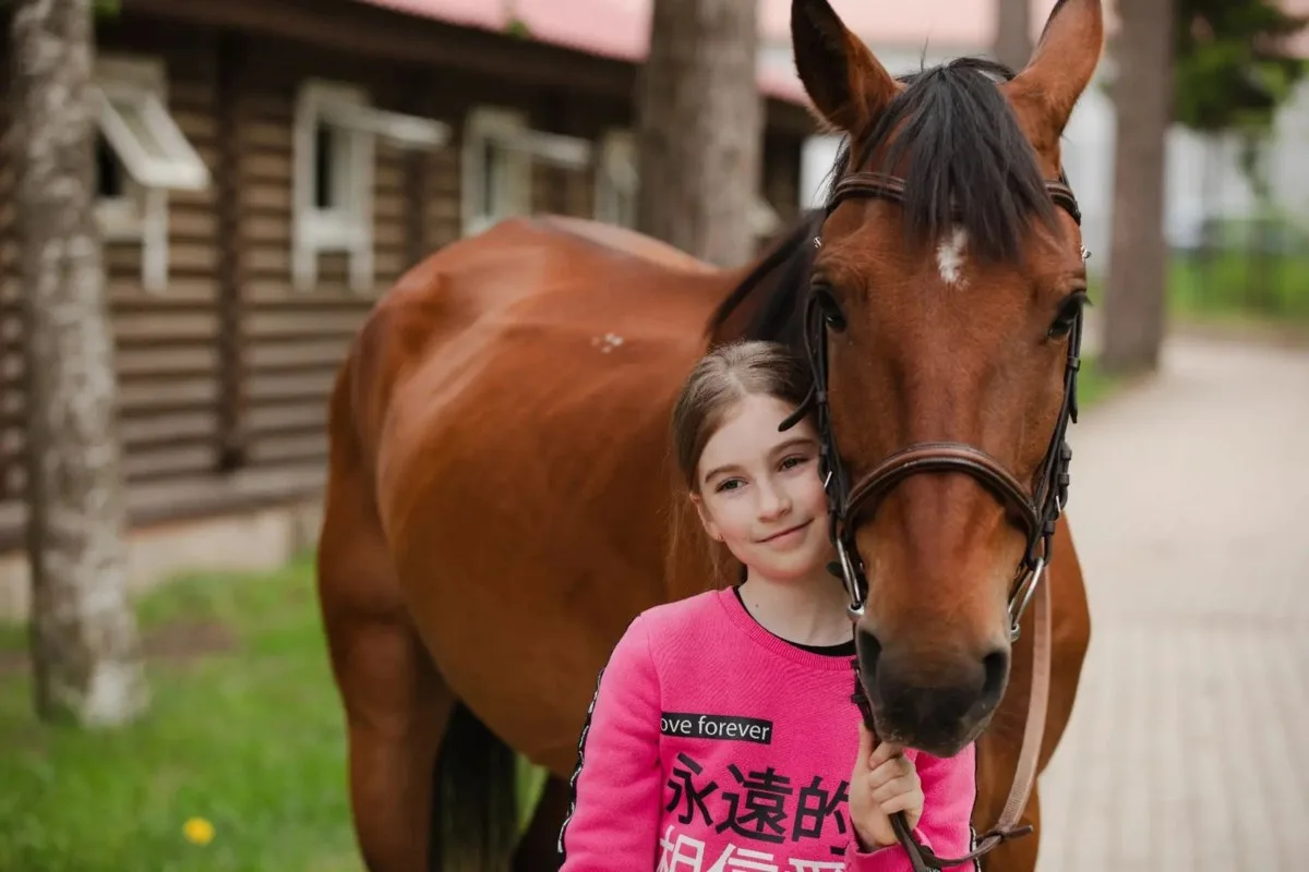 🐎 Лето в галопе 

☀️ Очередной привет из лета прилетел к нам от Алисы из 3 «В» класса — наша учениц