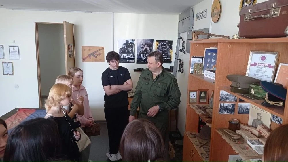 Ученики 10Б социально-экономического класса 3 июня посетили юридический факультет КГУ. Там ребята по