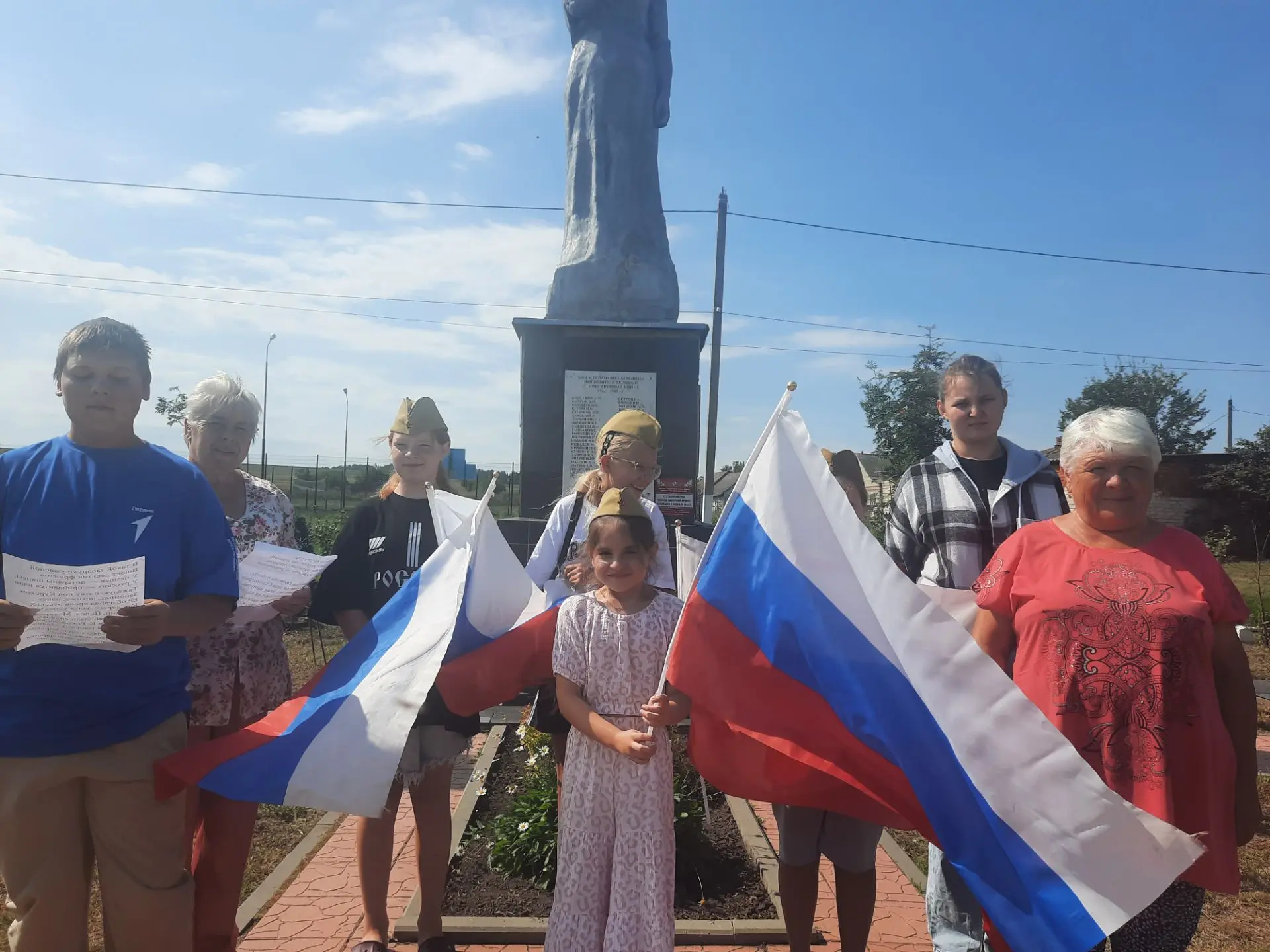 Флаг Росии один из трёх символов государства .Флаг Росии это отражение летописи страны ...
