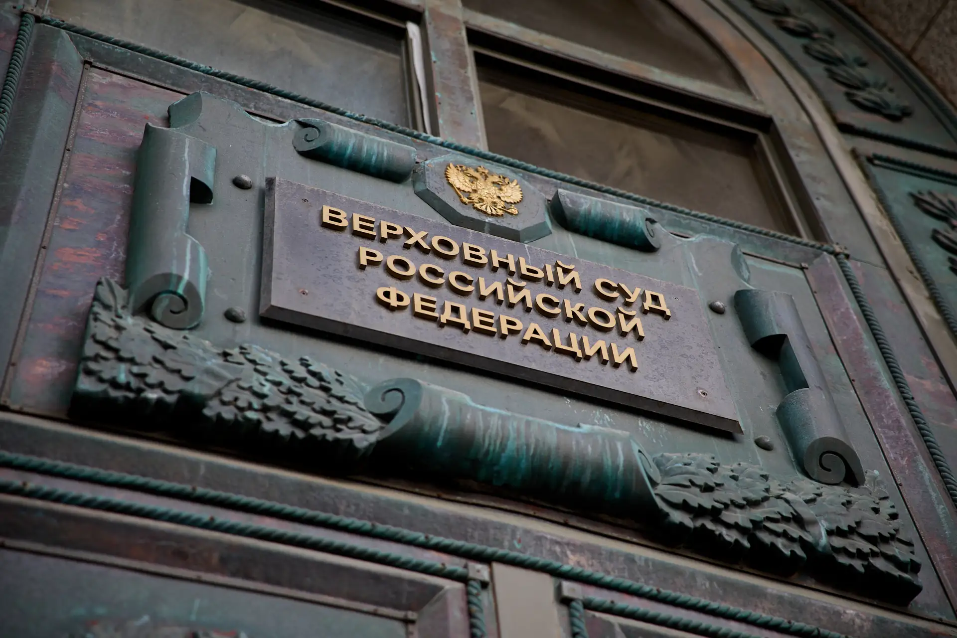 Продавец обязан принять товар ненадлежащего качества у потребителя и в случае необходим...