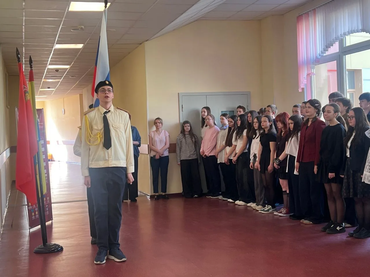 Приветствуем участников торжественной линейки, посвященной открытию учебной недели, 18 мая 2026 года