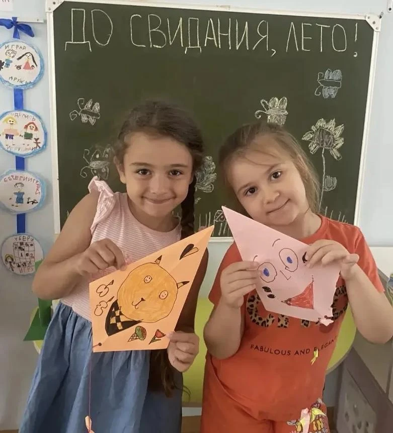 Лето уходит, но оставляет нам яркие воспоминания. ☀️🌈 Дети группы № 4 изготовили весел...