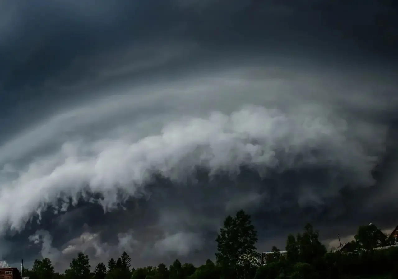 🌧 Ливни, грозы, град и сильный ветер обрушатся завтра на Курскую область

По данным МЧС, днем во вт