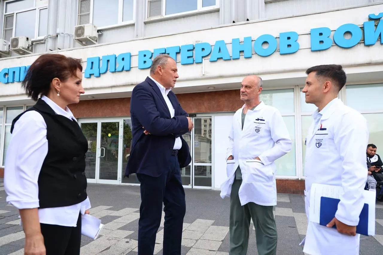 До конца сентября на территории Госпиталя для ветеранов войн № 2 обустроят игровую зону...