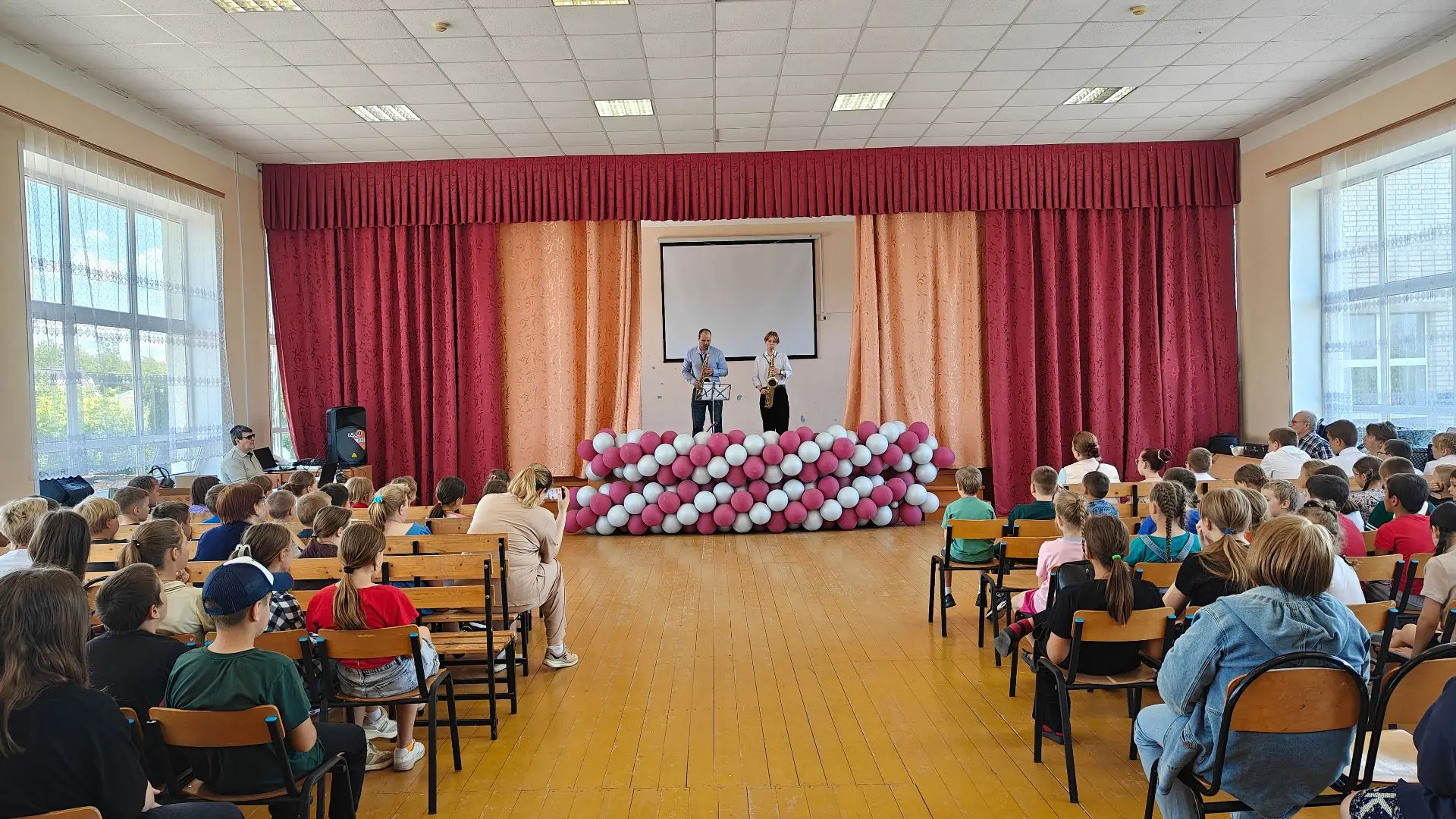 05 июня преподаватели и учащиеся Эртильской детской школы искусств вместе с сотрудникам...