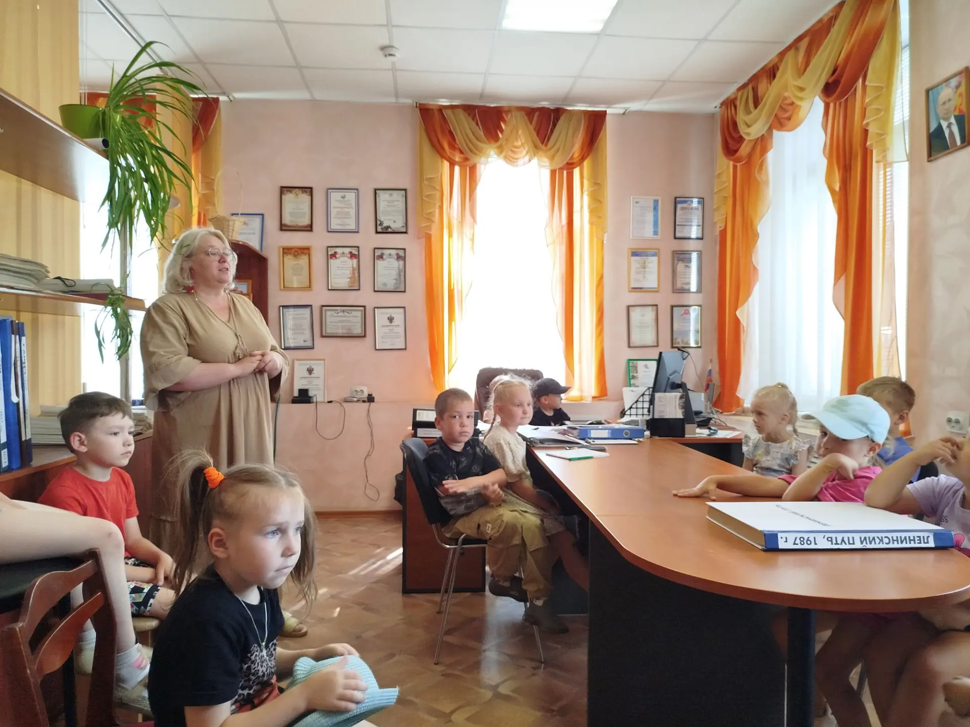 В один из летних дней наши звёздочки побывали на экскурсии в "Издательском доме " Галич...