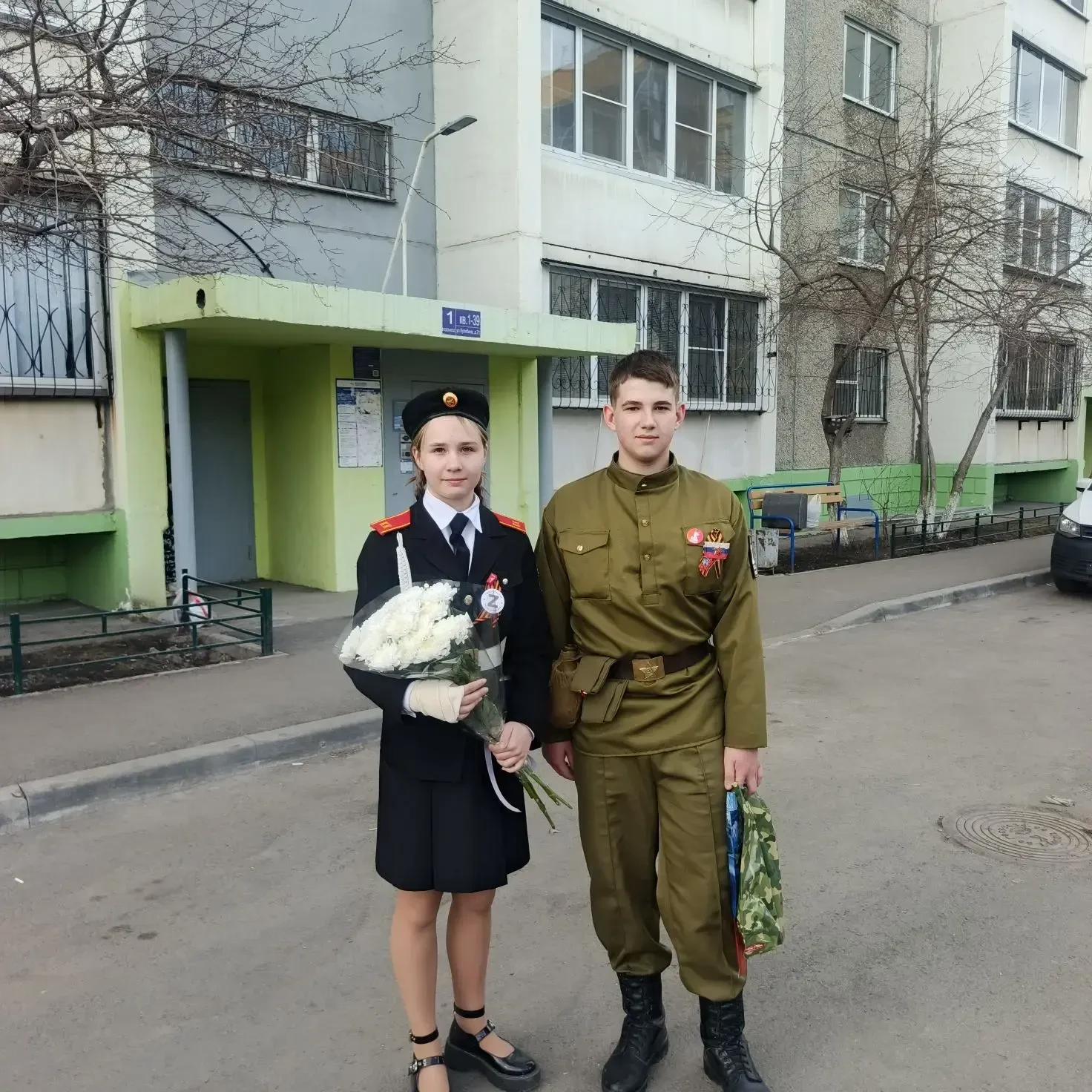 Встреча поколений: ученики нашей школы поздравили ветерана Великой Отечественной войны с 101‑летием!