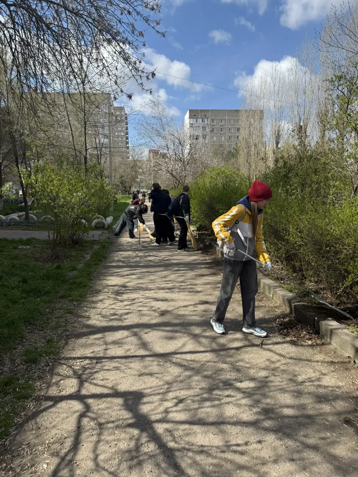 15 апреля в 13 округе прошел субботник. Учащиеся 10А класса по сложившейся традиции в порядок привод