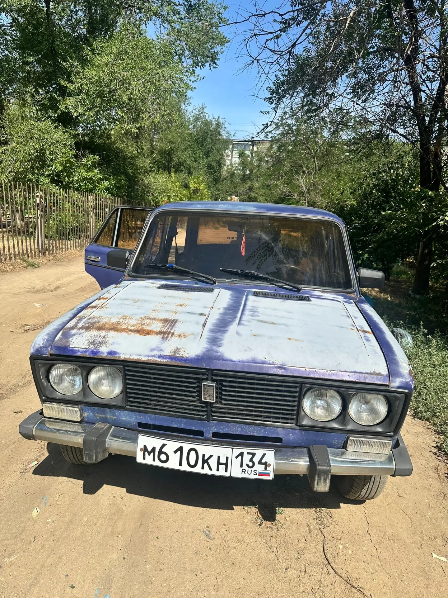 1999 год,карб,4-х ступка,на ходу,ехничка хорошая,работает ровно,кузовом нужно заниматьс...