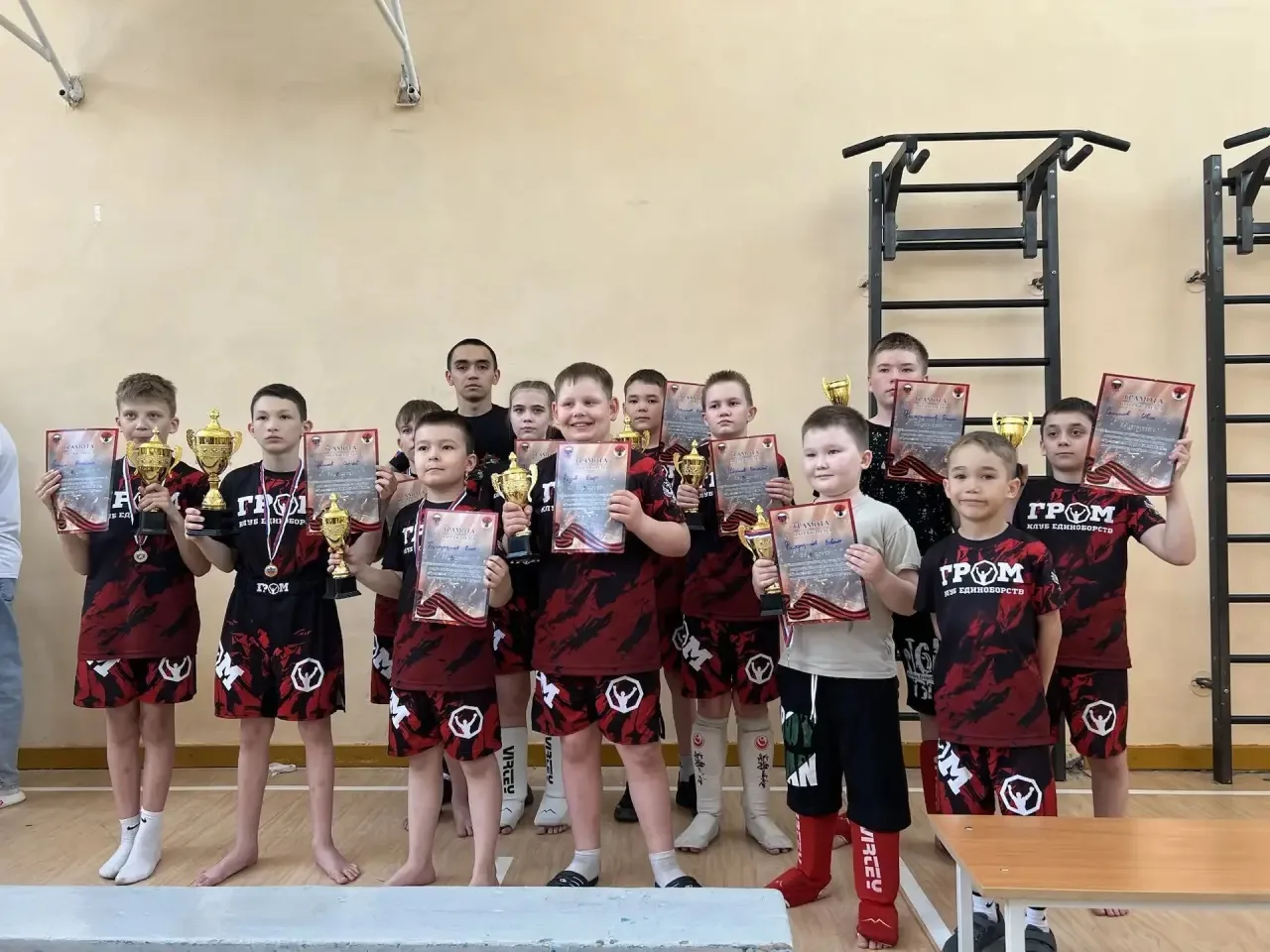 🏆 Спортсмены нашей школы завоевали кубки чемпионов!