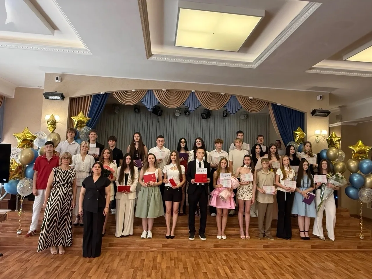 🎉 Торжественное вручение аттестатов в школе № 87! 🎉

В школе № 87 прошло трогательное и важное соб