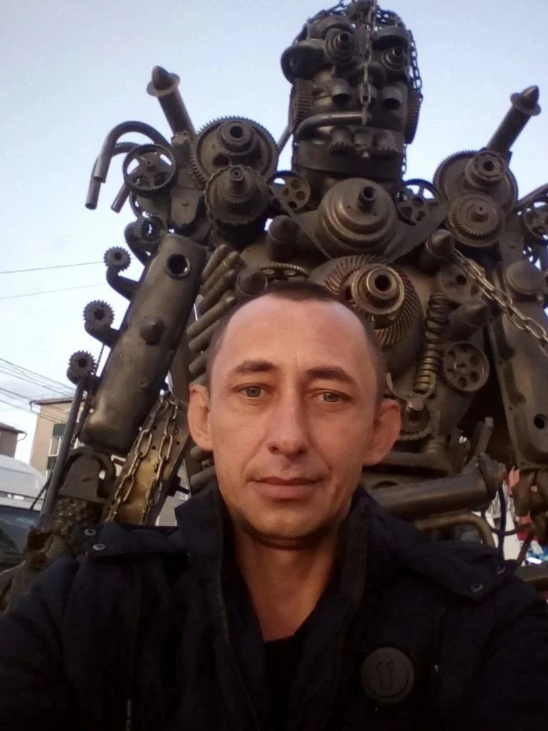 Вч 41689 1бат,2 рота,направление южно донецкое,н.п.зеленый гай и п.толстого,там он был ...