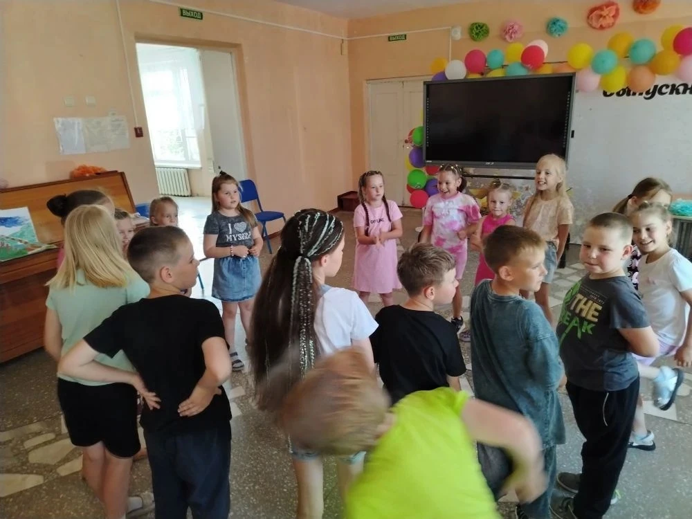Вчерашний день выдался просто сказочным! Мы окунулись в мир творчества и традиций.

Сначала ребята п