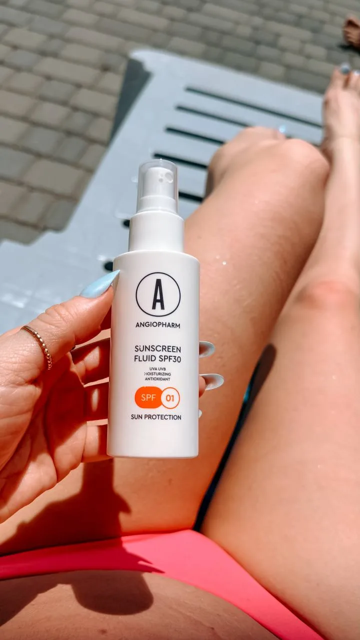 В этом году я «загораю» с СОЛНЦЕЗАЩИТНЫМ молочком-СПРЕЕМ SPF30 от ANGIOPHARM.

Потому что его аж 100
