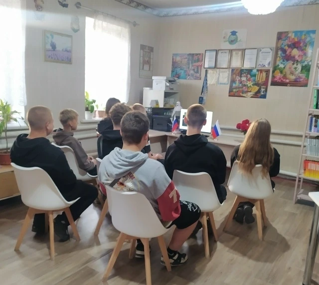 ⚖В Юрьевской библиотеке прошёл видеообзор «Коррупция как глобальная проблема современности» 
 
В Юрь