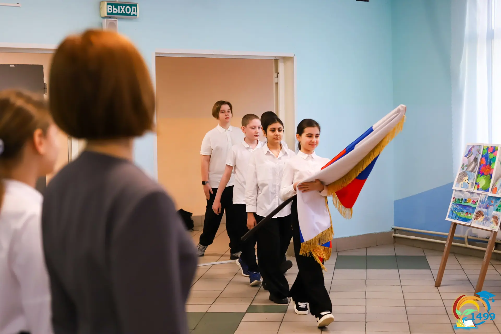 🇷🇺Новая учебная неделя в нашей школе традиционно началась с важного и объединяющего события — церемо