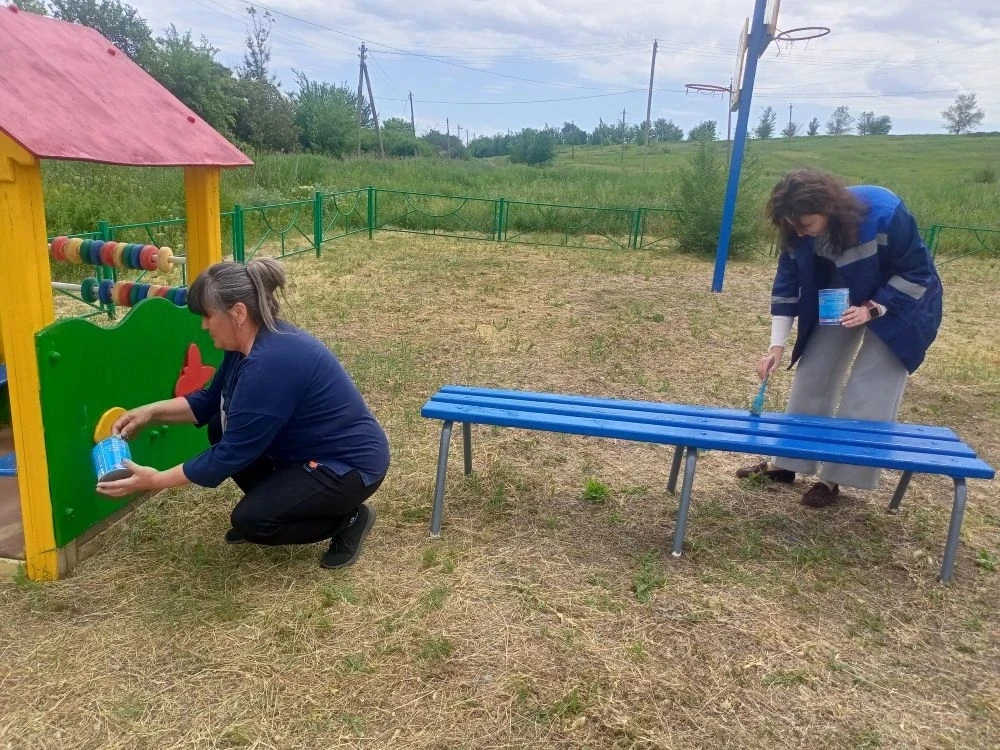 В рамках акции «Добрые дела» приняла личное участие в весеннем субботнике, в ходе котор...
