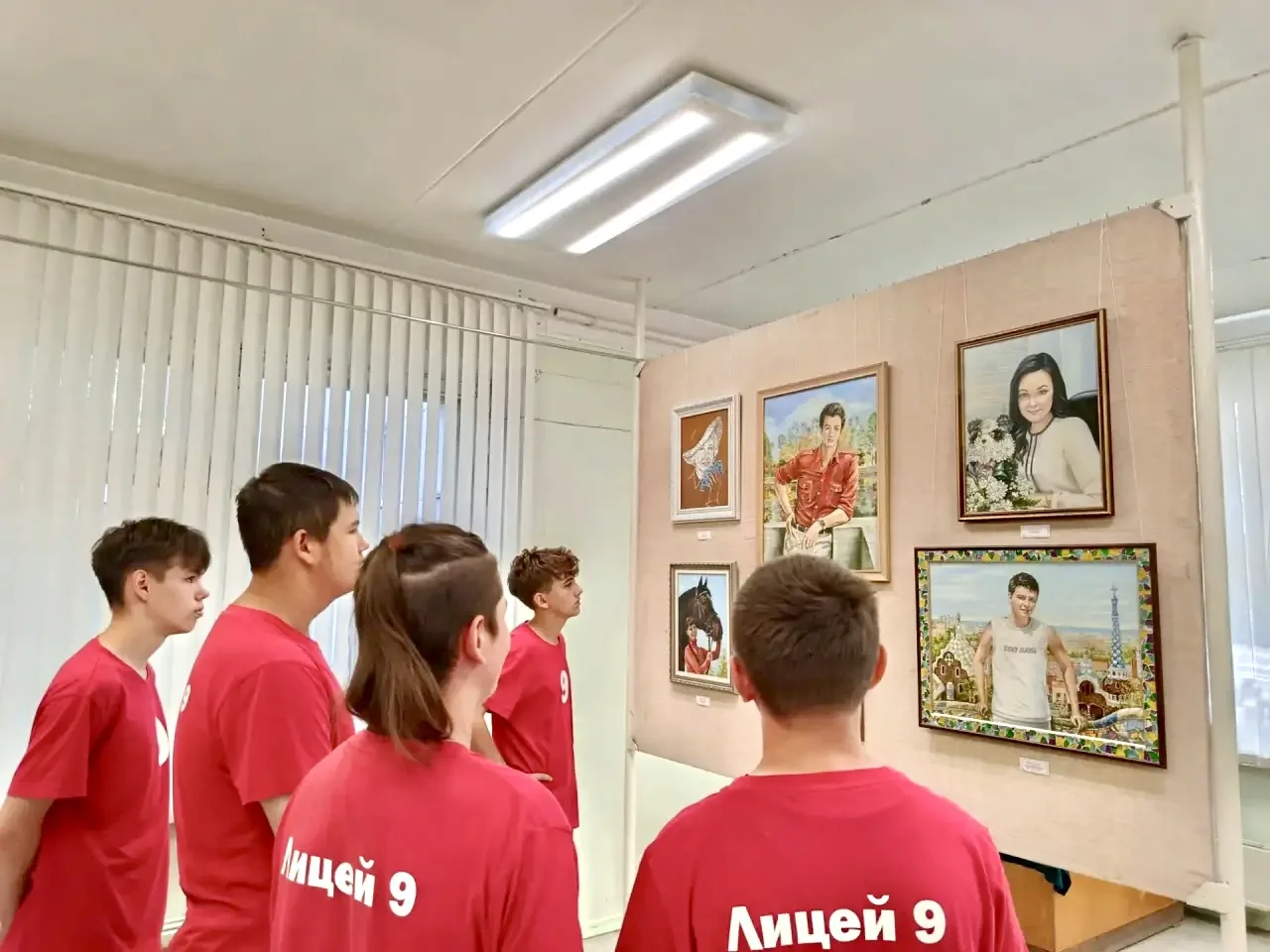 🎉 Лицеисты на выставке: «Время, застывшее в красках»!

Сегодня наши лицеисты побывали на персональн