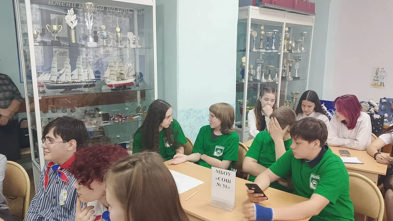 🌟 Гордость школы! 🌟  Поздравляем команду «Лидер» из 7 «Б» класса с победой в викторине, посвящённой 