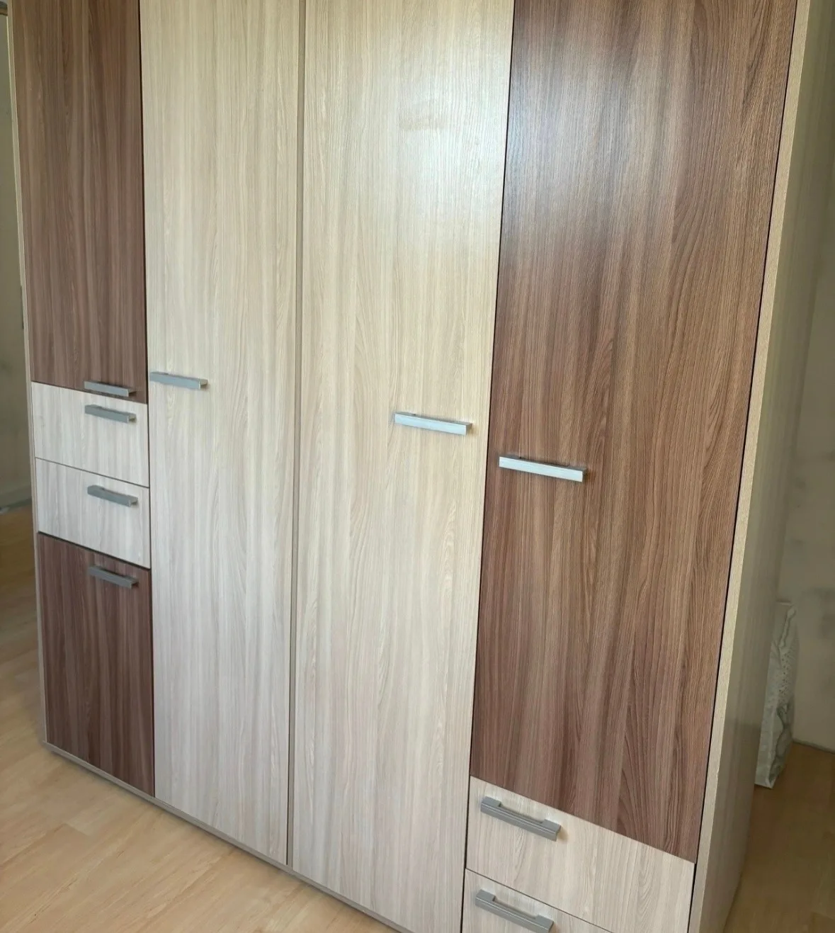 Продам шкаф в хорошем состоянии    ширина-57    Высота-2.15.    Длина 180.             ...