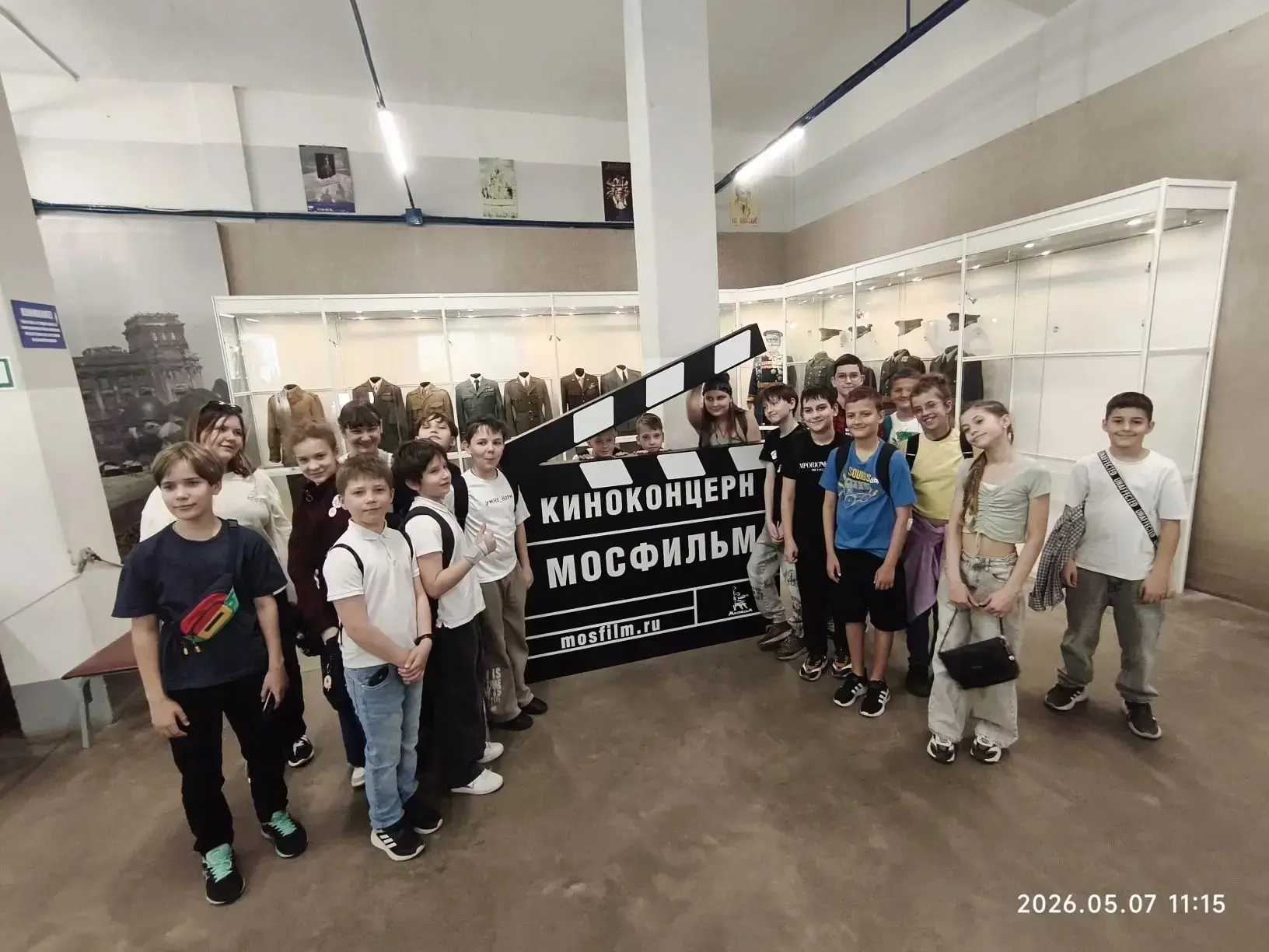 🎬 5 «Я» на «Мосфильме»: путешествие в мир кино!   Ученики 5 «Я» класса отправились в захватывающее п